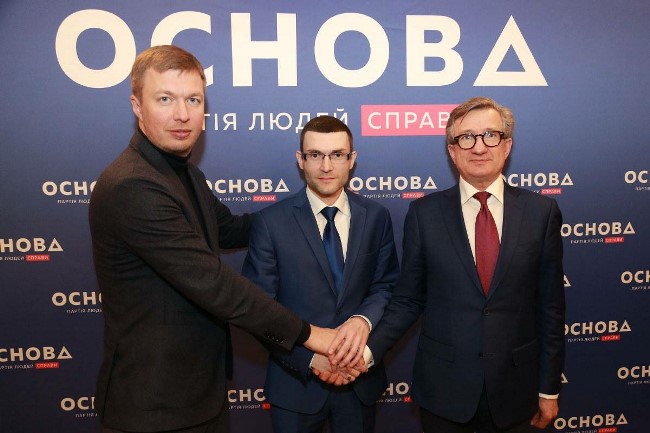 В Мариуполе лидеры партии "Основа" представили нового руководителя городской ячейки