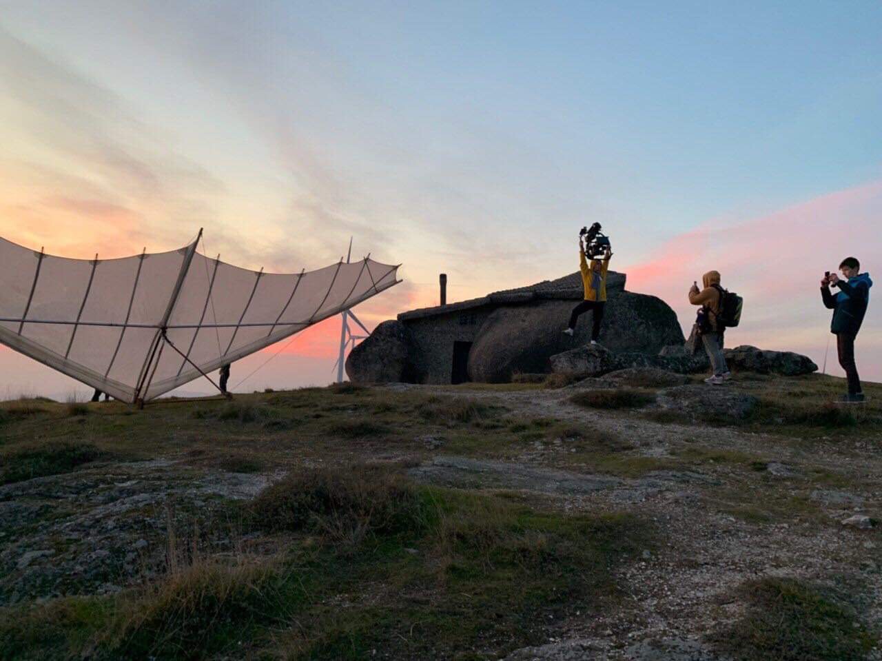 Будинок Флінстоунів і політ на дельтаплані: Антитіла вразили новим кліпом