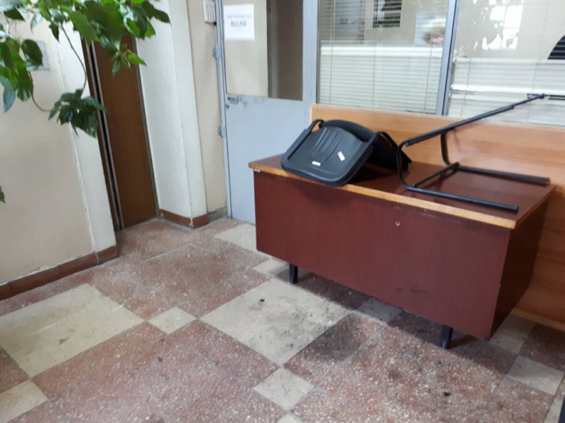 У Черкасах розгромили залу суду після рішення у справі про зрив опалення в Смілі