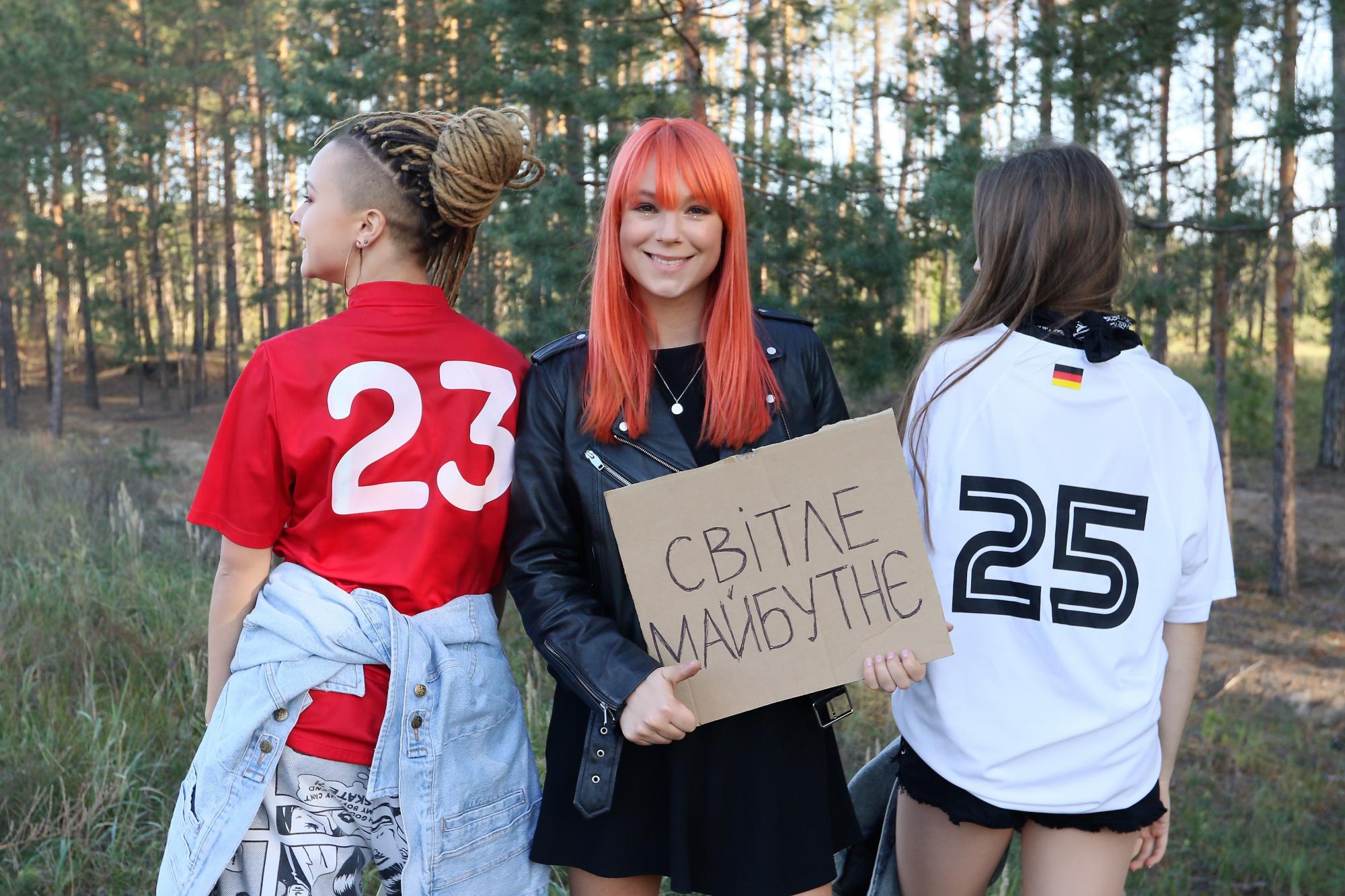 Молодая мама Тарабарова выпустила новый альбом (видео)