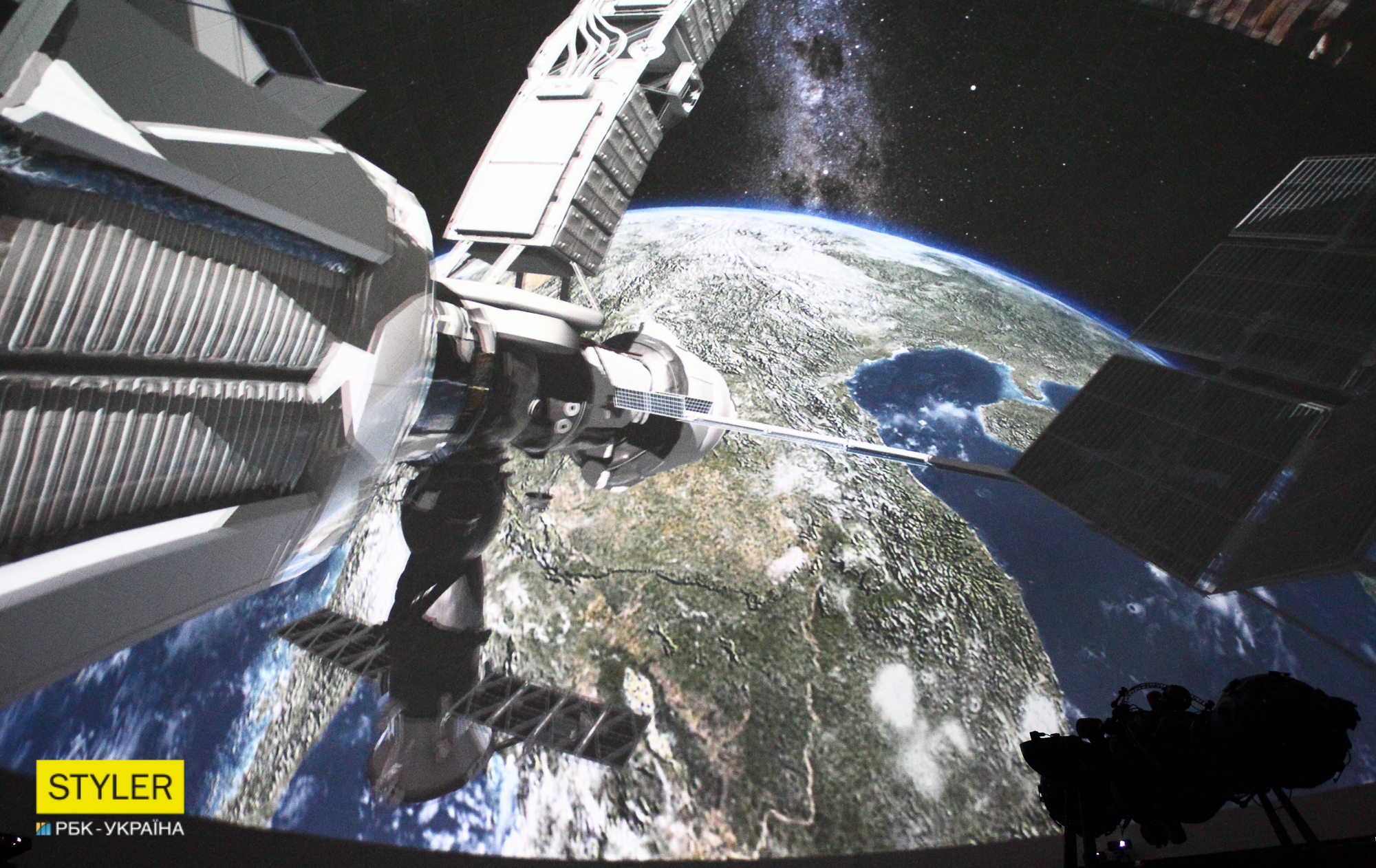 &quot;Альбом, пропитанный счастьем&quot;: Сергей Бабкин провел &quot;космическую&quot; презентацию в Киевском Планетарии