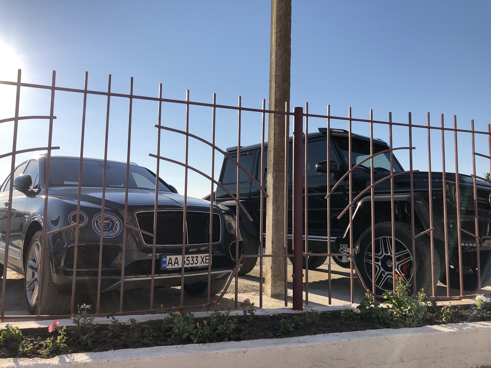 На курорті під Одесою помітили парковку елітних авто: Монако відпочиває