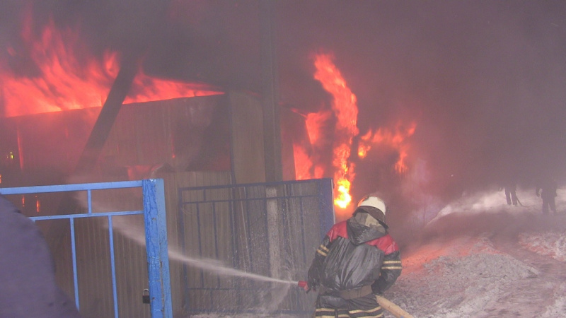 Пожар в Черновцах: спасатели ликвидировали возгорание на рынке