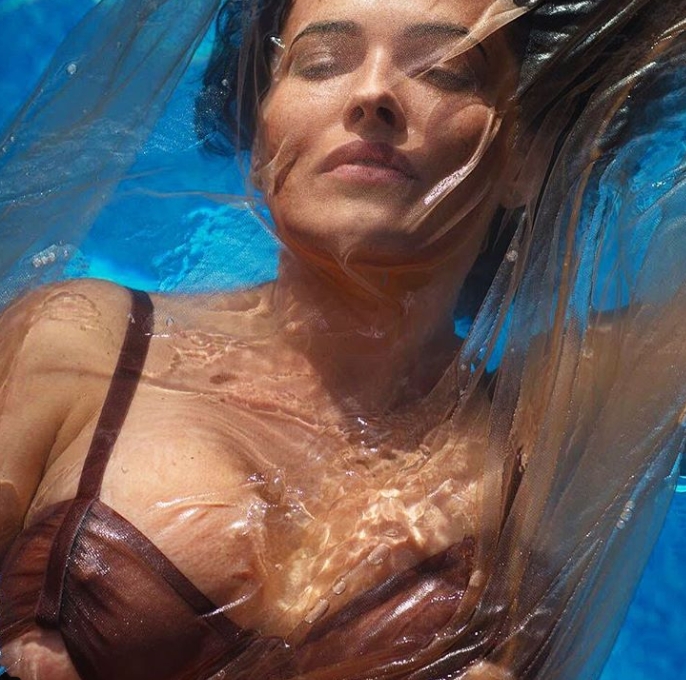 Лора Палмер: Астафьева поразила поклонников чувственной фотосессией