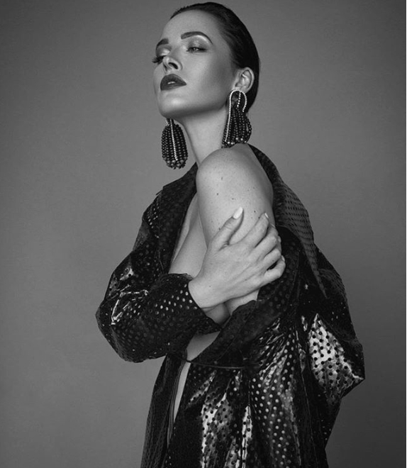 Лора Палмер: Астафьева поразила поклонников чувственной фотосессией