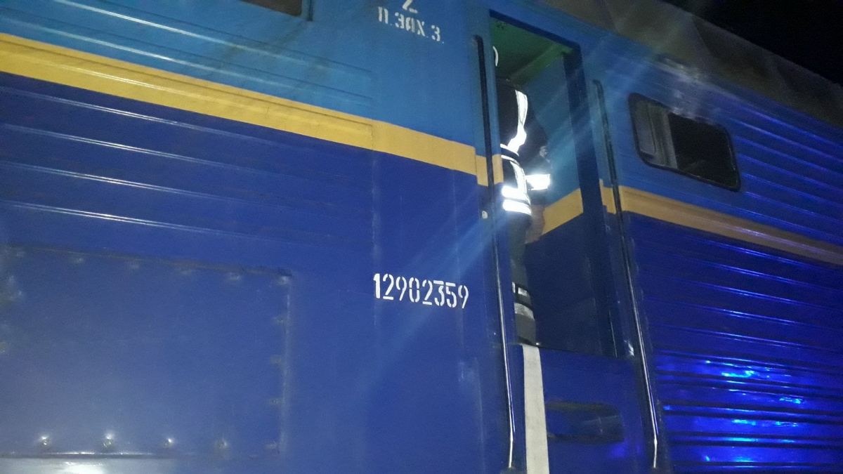 Под Киевом загорелся поезд с пассажирами: все подробности