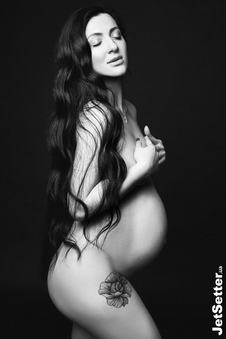 В ожидании чуда: беременная Снежана Бабкина снялась в откровенной фотосессии с мужем