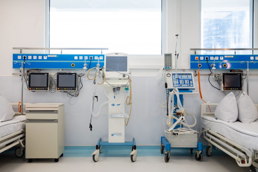 Фонд Порошенка передав в Олександрівську лікарню Києва 5 апаратів ШВЛ