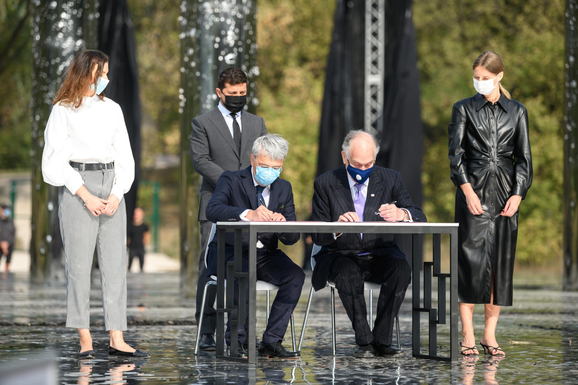 Уряд і Меморіальний центр Голокосту "Бабин Яр" підписали меморандум про співпрацю