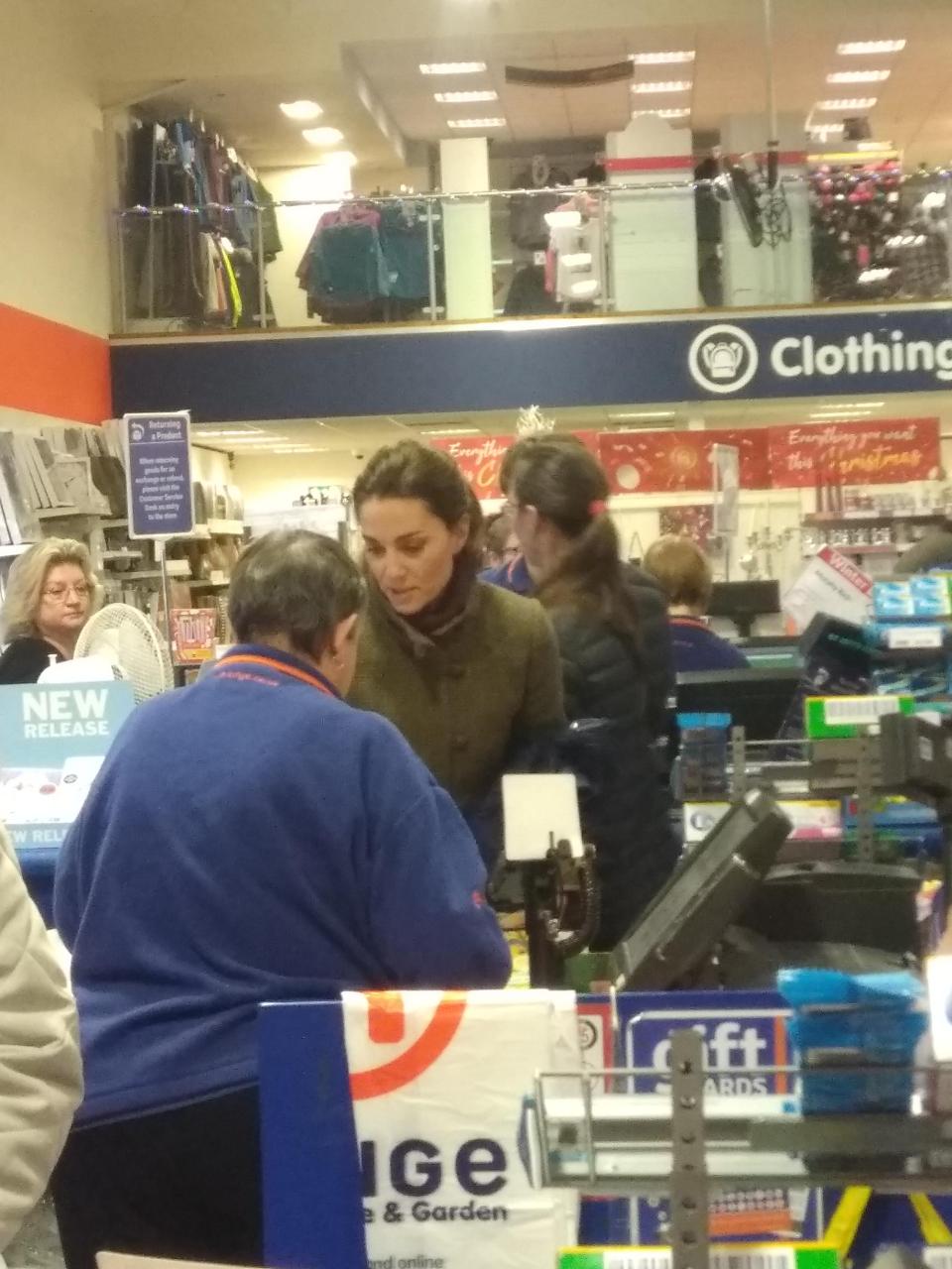 Кейт Міддлтон сходила з дітьми за подарунками в дисконтний магазин (фото)