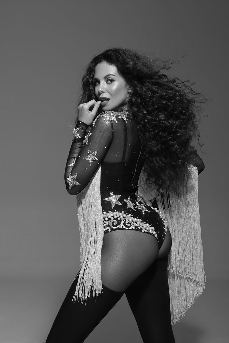 Обжигающая красотка: Настя Каменских снялась для мексиканского Playboy (фото 18+)