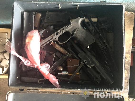 В Нікополі затримали членів банди &quot;Біле братство&quot; та оголосили підозру працівникам поліції