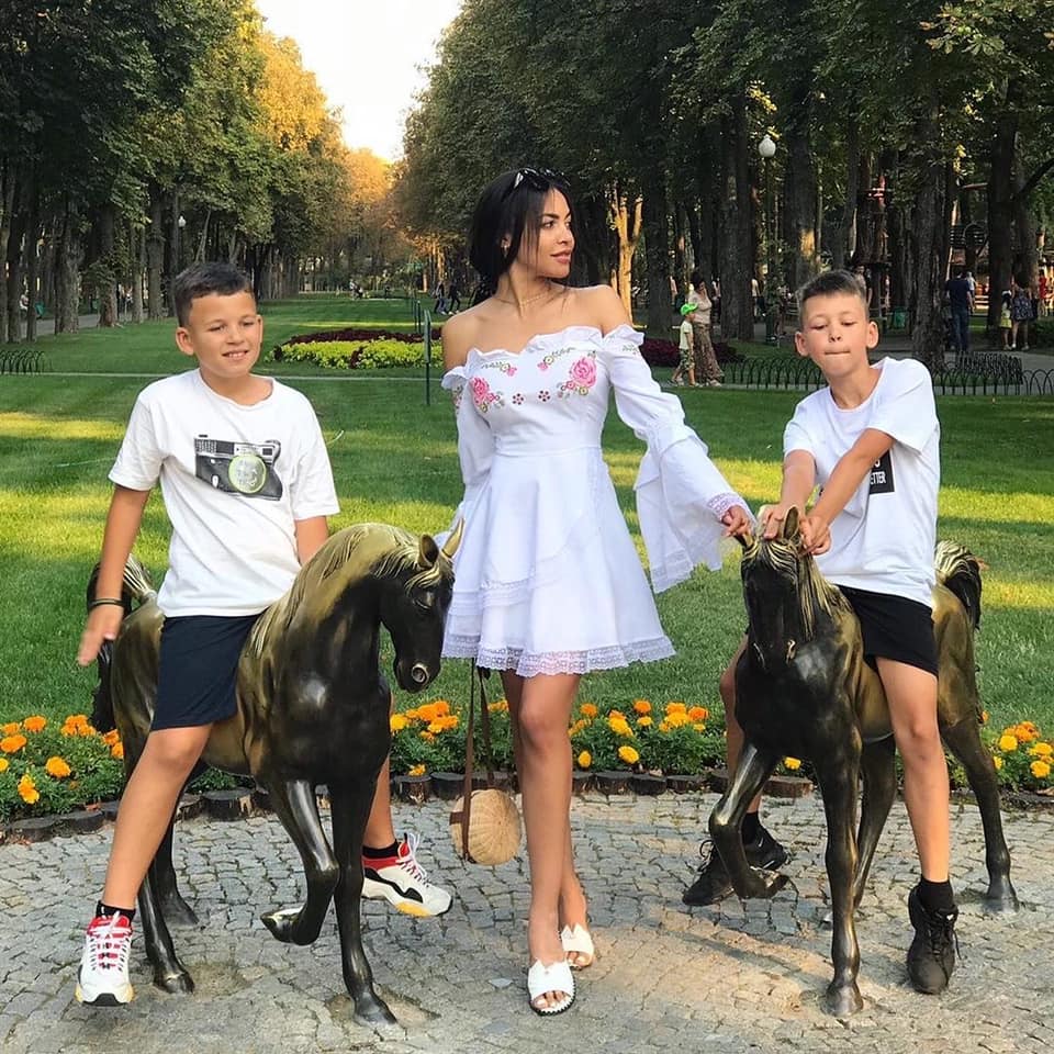 Екс-дружина Серьоги вперше розповіла правду про репера: пив горілку і бив мене