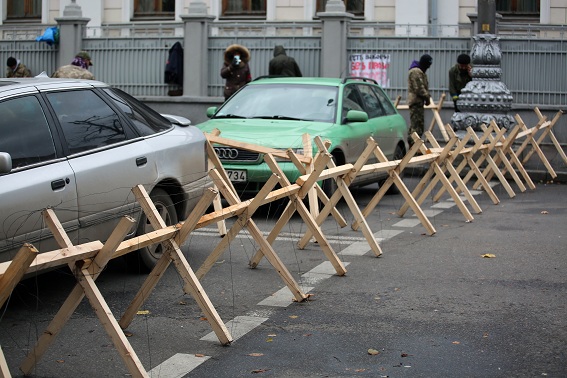 Правопорядок під Радою забезпечується в звичайному режимі, - Крищенко