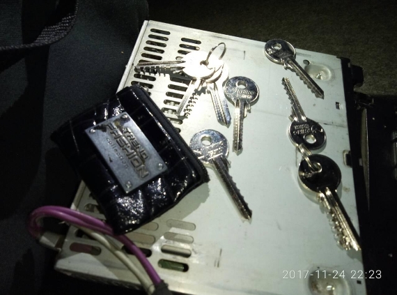 На Закарпатті поліція виявила автомобіль з набоями і наркотиками