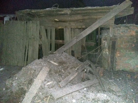 Поліція показала наслідки нічного артобстрілу прифронтового Торецька