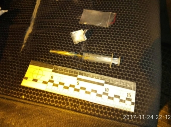 На Закарпатті поліція виявила автомобіль з набоями і наркотиками