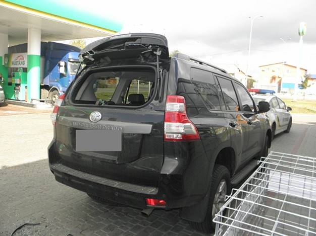 В Киеве из автомобиля похитили сумку с 1 млн гривен