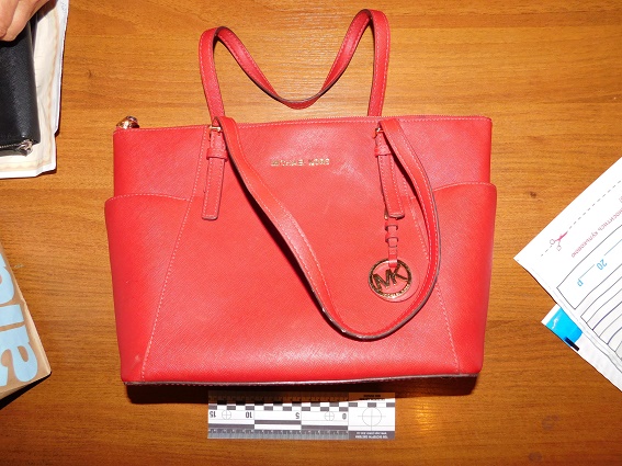 У Києві зловмисники вкрали 280 тис. грн з салону іномарки