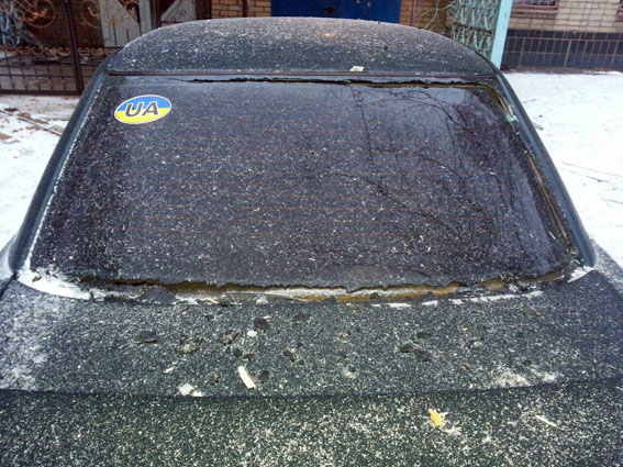 Артобстрел Светлодарска: повреждена многоэтажка и авто полиции