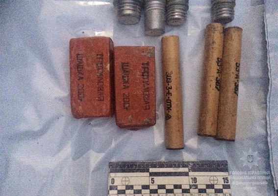 В Днепропетровской области правоохранители обнаружили в автомобиле арсенал оружия