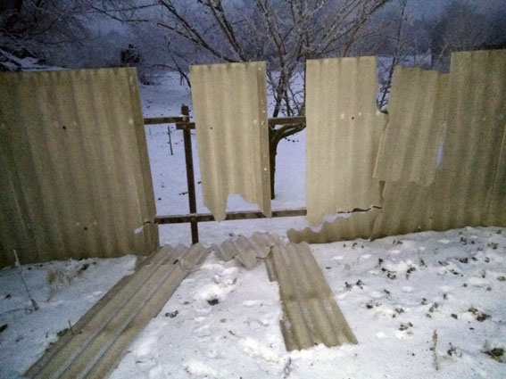 Поліція показала наслідки нічного артобстрілу прифронтового Торецька