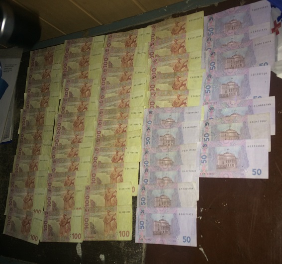 у Запоріжжі затримали поліцейських-грабіжників 5