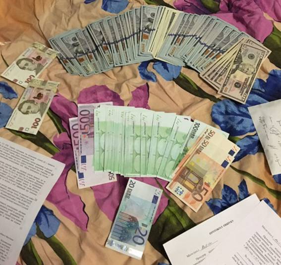 у Запоріжжі затримали поліцейських-грабіжників 5