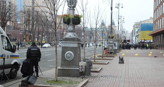Поліція за допомогою робота знешкодила невідомий предмет в центрі Києва