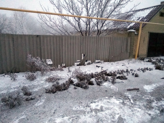 Поліція показала наслідки нічного артобстрілу прифронтового Торецька