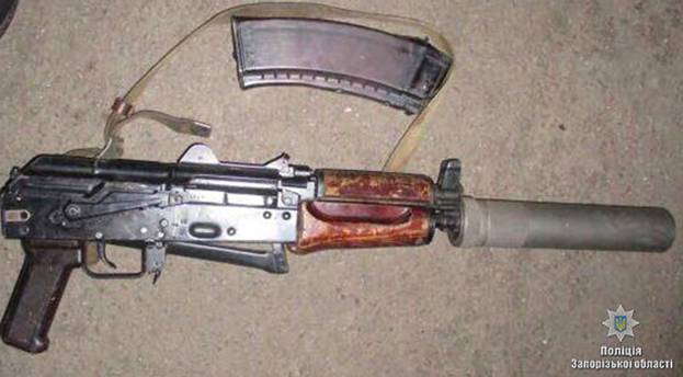 У Запорізькій області правоохоронці вилучили у місцевого мешканця арсенал зброї