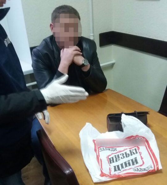 В Кировоградской области задержали чиновников РГА на взятке 150 тысяч гривен