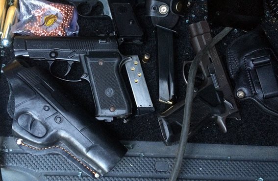 Перестрілка у Княжичах: МВС показало затриманих і їх зброю