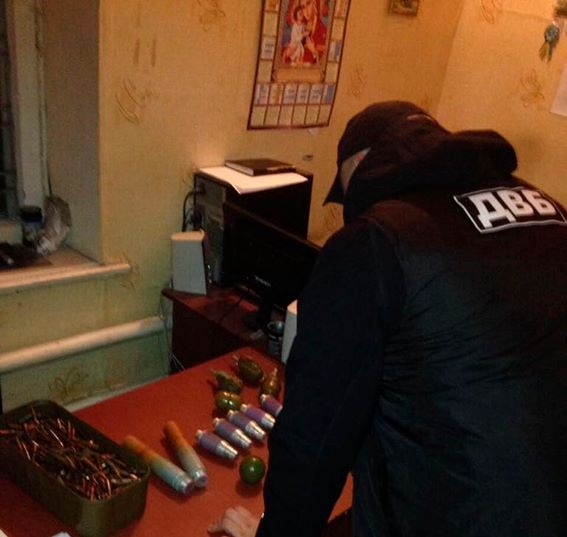 В Україні поліція за добу відкрили 30 справ за фактом незаконного поводження зі зброєю та боєприпасами