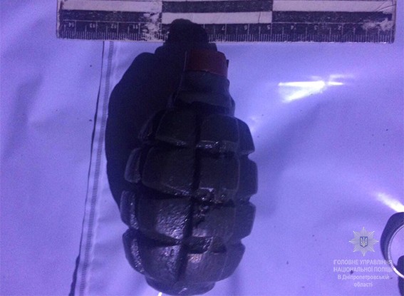 В Днепропетровской области правоохранители обнаружили в автомобиле арсенал оружия