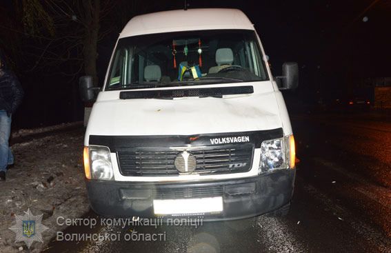 ДТП в Луцке: грузовик сбил женщину с ребенком