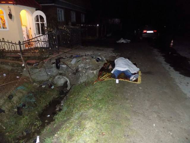 У Львівській області автомобіль з'їхав у кювет, є загиблі і постраждалі