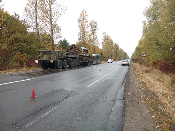 У Вінницькій області пасажирський автобус зіткнувся з військовим тягачем, 11 поранених