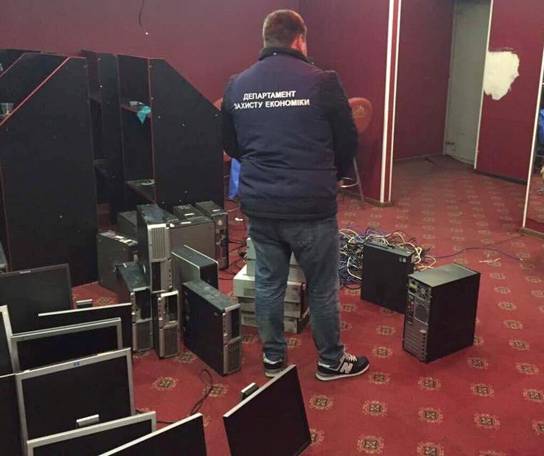 Полиция провела 20 обысков в игорных клубах Киевской области