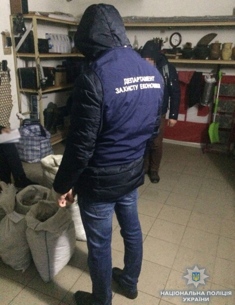 У Рівному поліція вилучила майже 140 кг бурштину