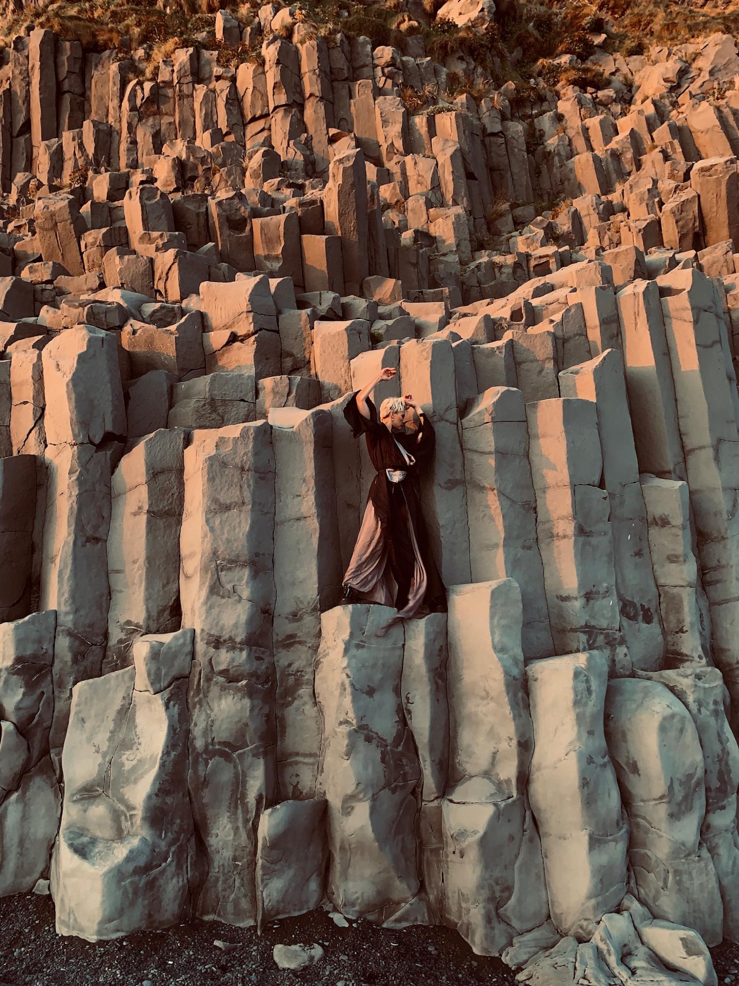 Переборов опыт тяжелых отношений: экс-подопечная Натальи Могилевской выпустила дебютный клип