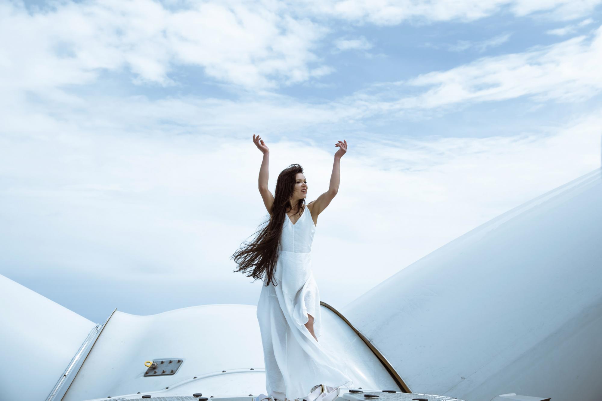 В новом видео «Ми вітер» Руслана танцует среди облаков на высоте 120 метров (ВИДЕО + ФОТО)