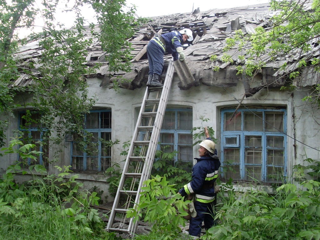 В ГСЧС показали последствия вчерашнего артобстрела Торецка