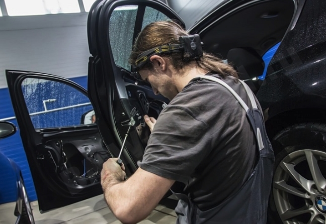 Официальный дилер или независимый сервис: где обслуживать авто?