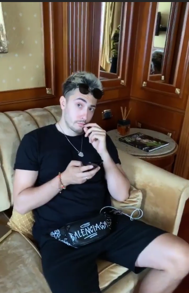 MARUV в "леопардовому" купальнику похвалилася апетитними формами