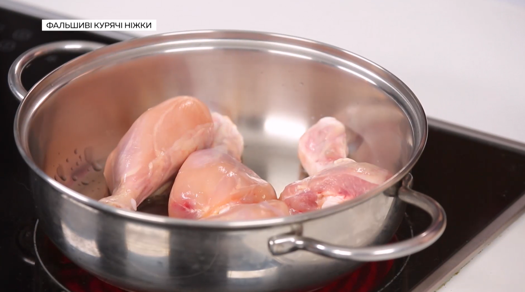 Відомий кулінар поділився спрощеним і бюджетним варіантом легендарної котлети по-київськи