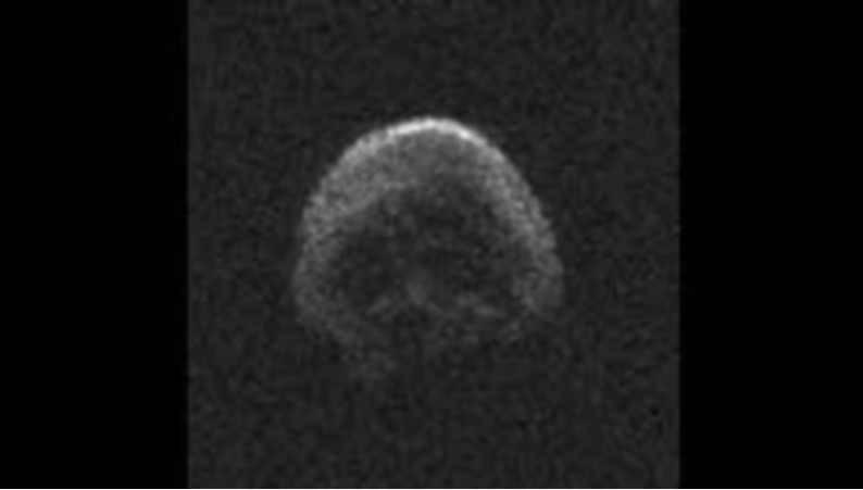 "Комета смерти": после Хэллоуина над землей пролетит астероид в форме черепа