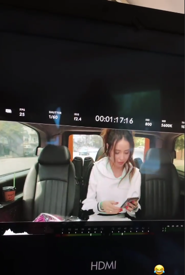 Надя Дорофеева покорила стрит-стайл образом в стиле спорт-шик