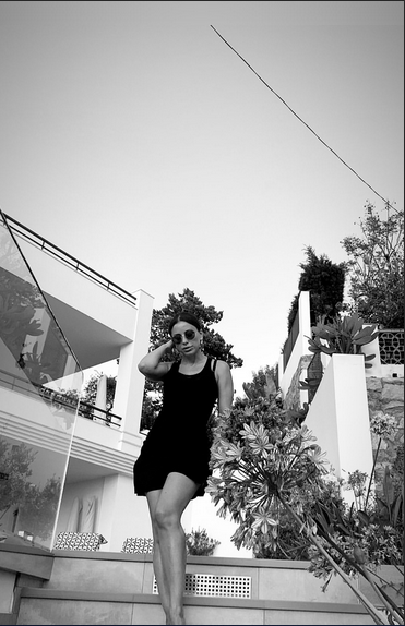 Дівчина-мрія: засмагла Ані Лорак підкорила стрункими формами на сонячному фото