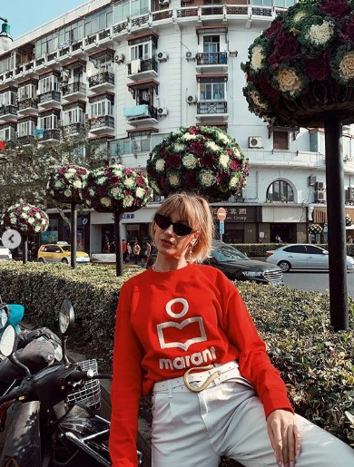 Дзао-шанхао: Леся Никитюк озадачила открыткой из Китая